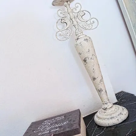 Chateau Chevalier Des Montys 4*