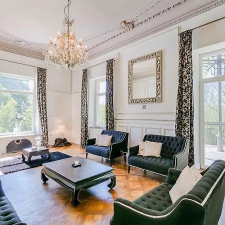 Bed & Breakfast Chateau Chevalier Des Montys 4*