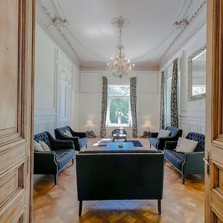 Chateau Chevalier Des Montys Bed & Breakfast