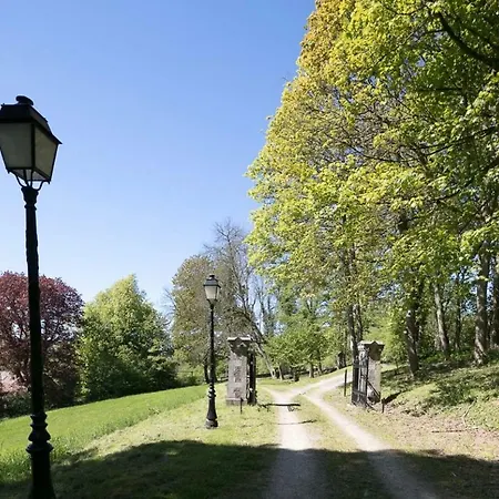Chateau Chevalier Des Montys Bed & Breakfast