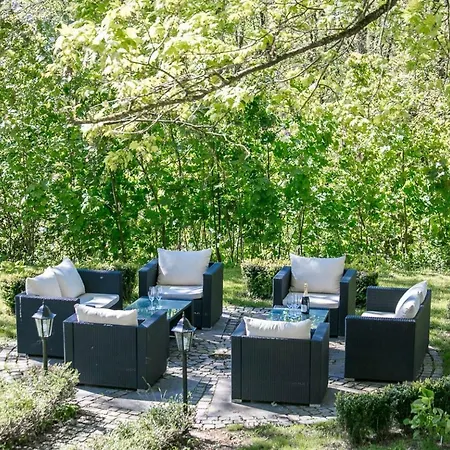 Chateau Chevalier Des Montys 4*