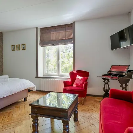 Chateau Chevalier Des Montys Bed and breakfast