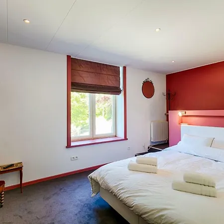 Chateau Chevalier Des Montys Bed & Breakfast 4*