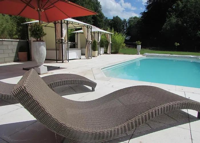 Chateau Chevalier Des Montys Bed & Breakfast