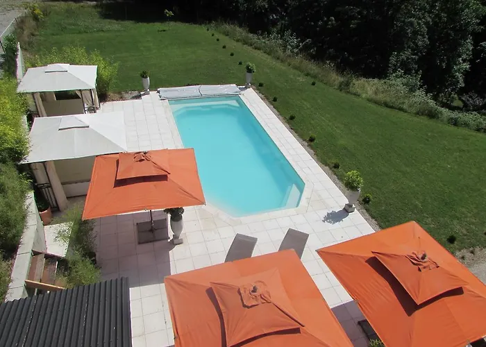 Chateau Chevalier Des Montys Bed & Breakfast