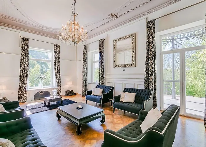 Bed & Breakfast Chateau Chevalier Des Montys 4*