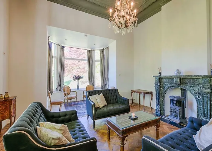 Chateau Chevalier Des Montys 4*