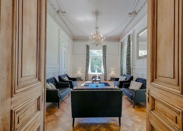 Chateau Chevalier Des Montys Bed & Breakfast