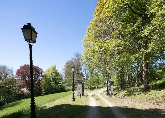 Chateau Chevalier Des Montys Bed & Breakfast