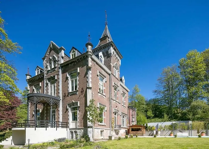 Chateau Chevalier Des Montys 4*